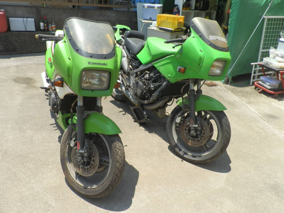 カワサキKR250サイレンサ-新品と,中古1台分新品は部品番号 カワサキKR250サイレンサ-新品と,中古1台分新品は部品番号