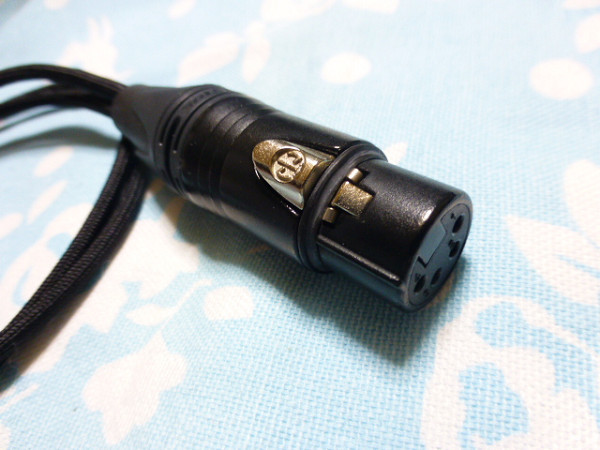 XLR コネクタ 4ピン (メス) → 6.3mmプラグ×2 変換ケーブル XLR コネクタ 4ピン (メス) → 6.3mmプラグ×2 変換ケーブル