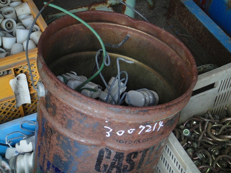2A【棚3007214】電線用ガイシ一缶一式 2A【棚3007214】電線用ガイシ一缶一式