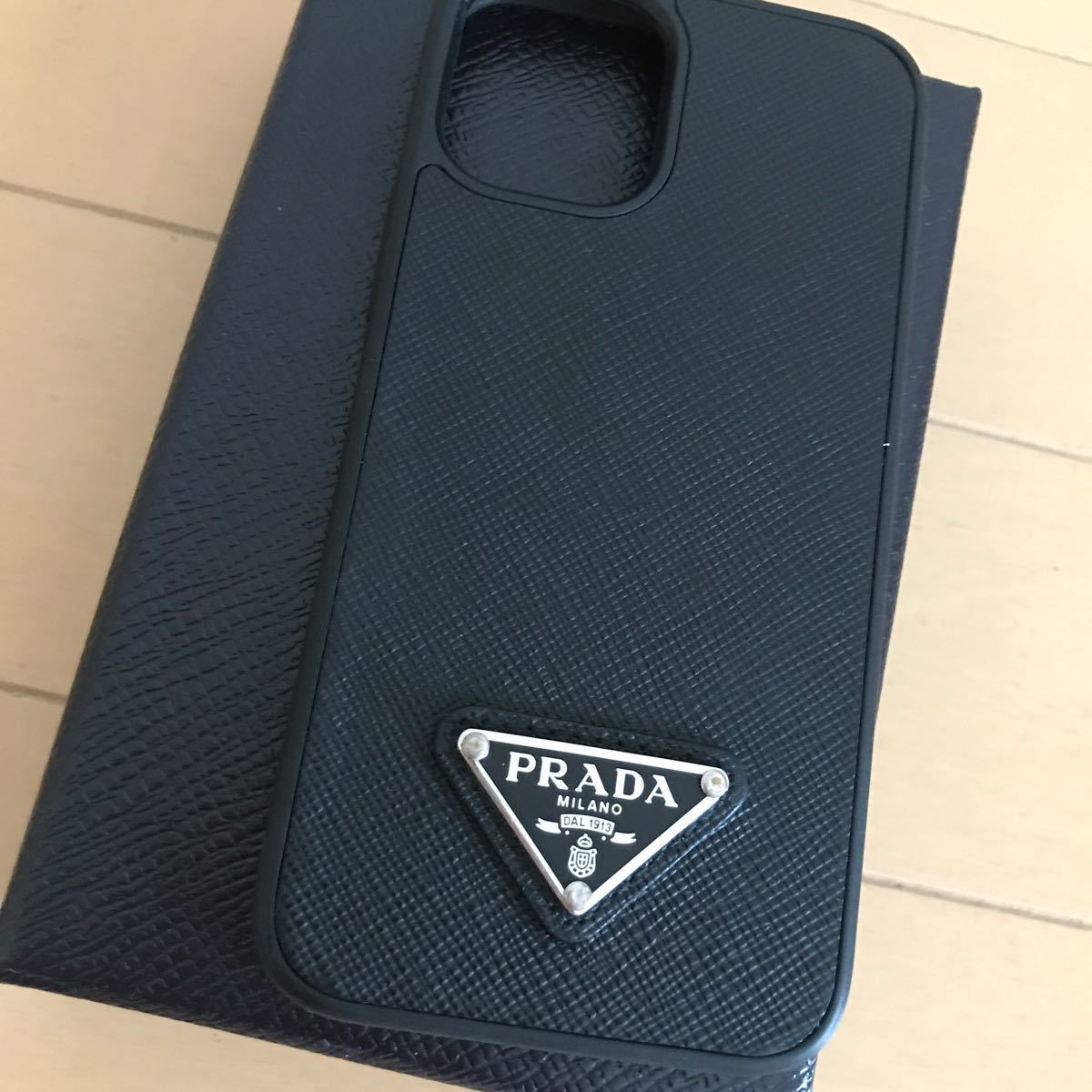 極美品　PRADA プラダ　iPhone12mini スマホケース　iPhoneケース　カバー　黒　トライアングルロゴ