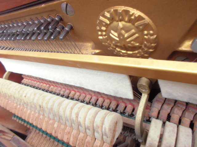 ヤマハピアノ ダークウォルナット塗り ７５鍵盤の珍しい型とデザイン_画像3