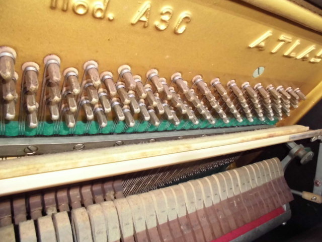  Atlas piano height 132cm walnut polishing .. put on . color tone. is good fare free * conditions equipped 