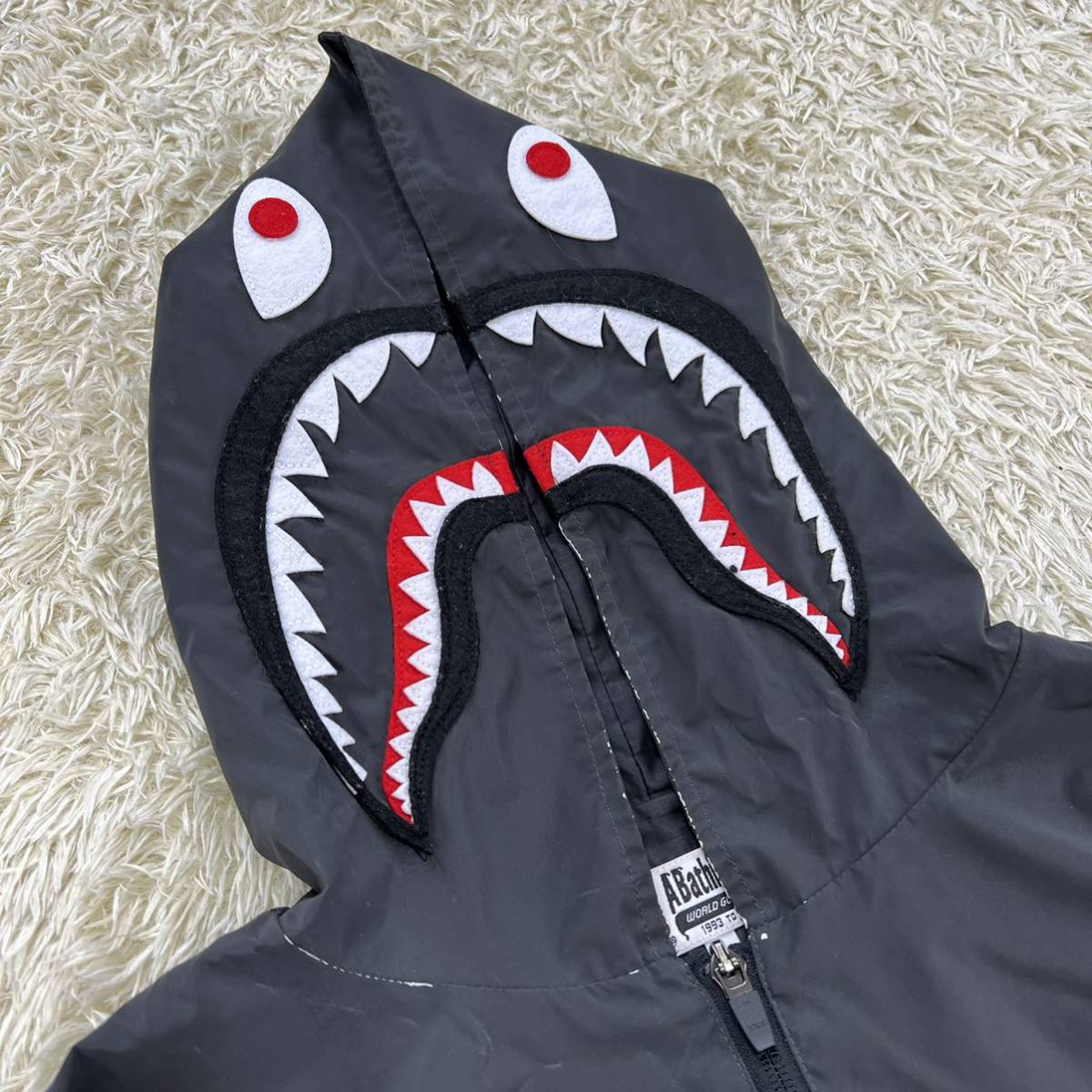 アベイシングエイプ 『抜群の存在感』A BATHING APE シャークパーカー