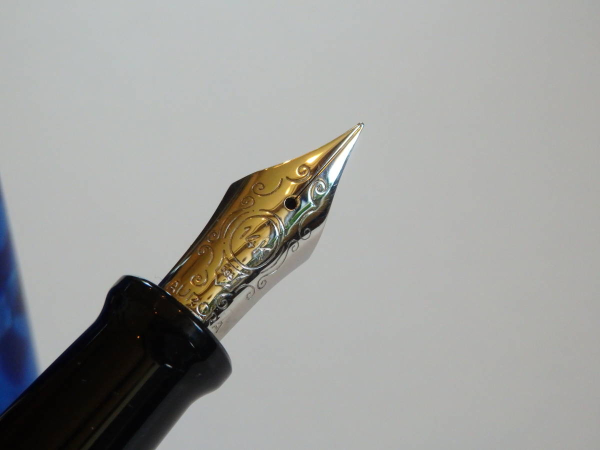 *[. writing brush degree ] Aurora Optima blue Precious resin ST pen .:14K585 solid Gold EF