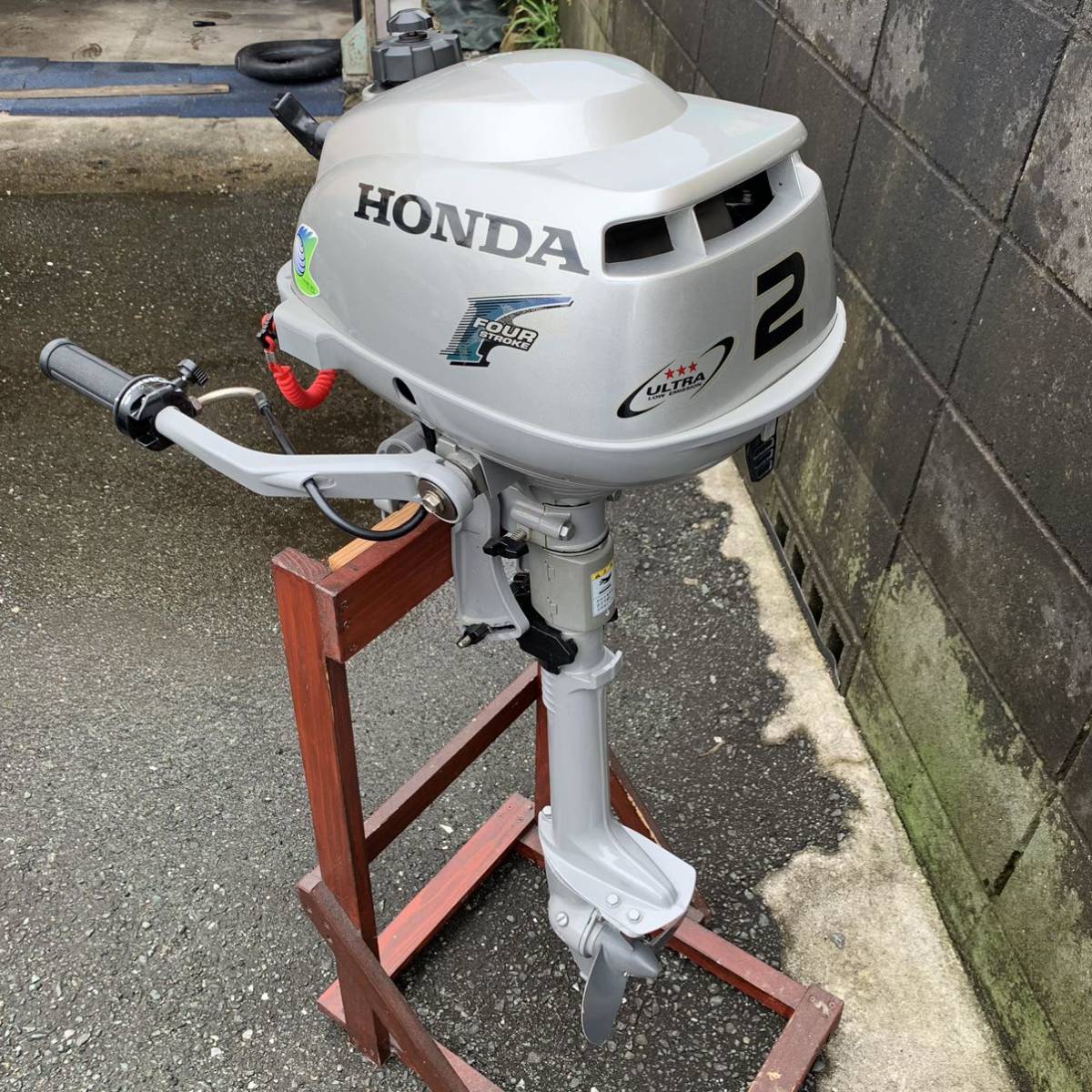 再出品 HONDA ホンダ 2馬力 船外機 BZBF 平成16年8月製造 ホンダ 船外機 BF2D 始動確認済！_画像4