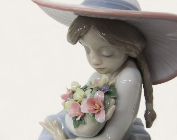 【LLADRO】リヤドロ　訳あり　花の香りに包まれて 折れ/補修あり　フィギュリン　訳あり！1円スタート_画像1