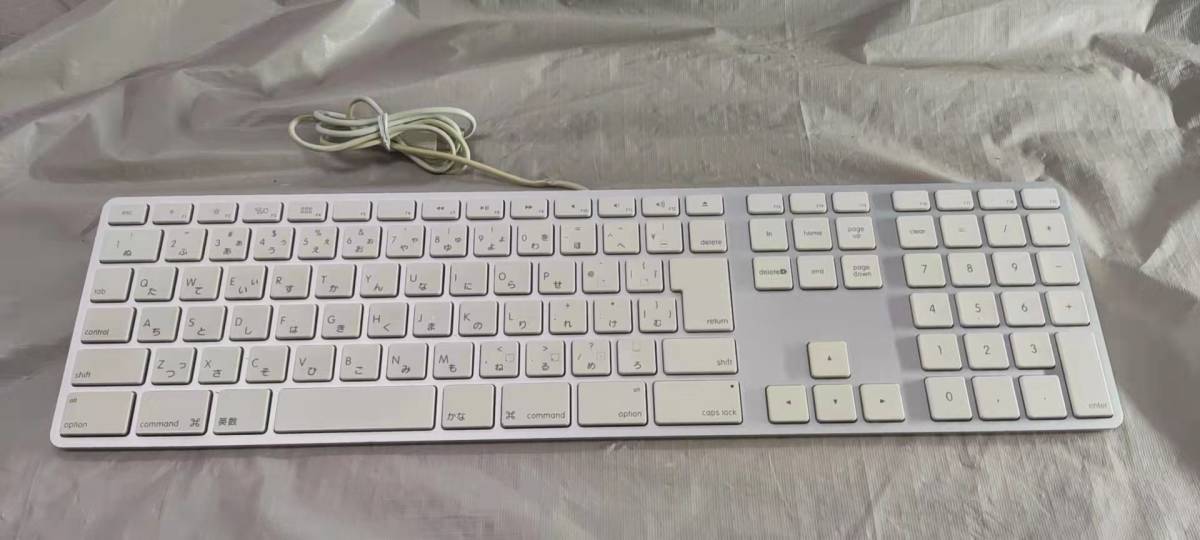 中古純正　Apple　keyboard　a1243 黄ばみ　傷多い_画像1