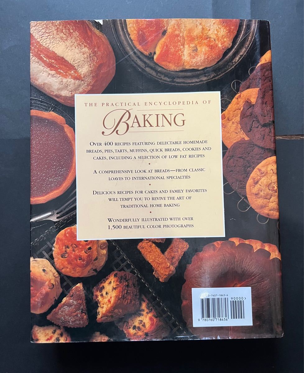 お菓子のレシピ本「BAKING」　洋書（英語）