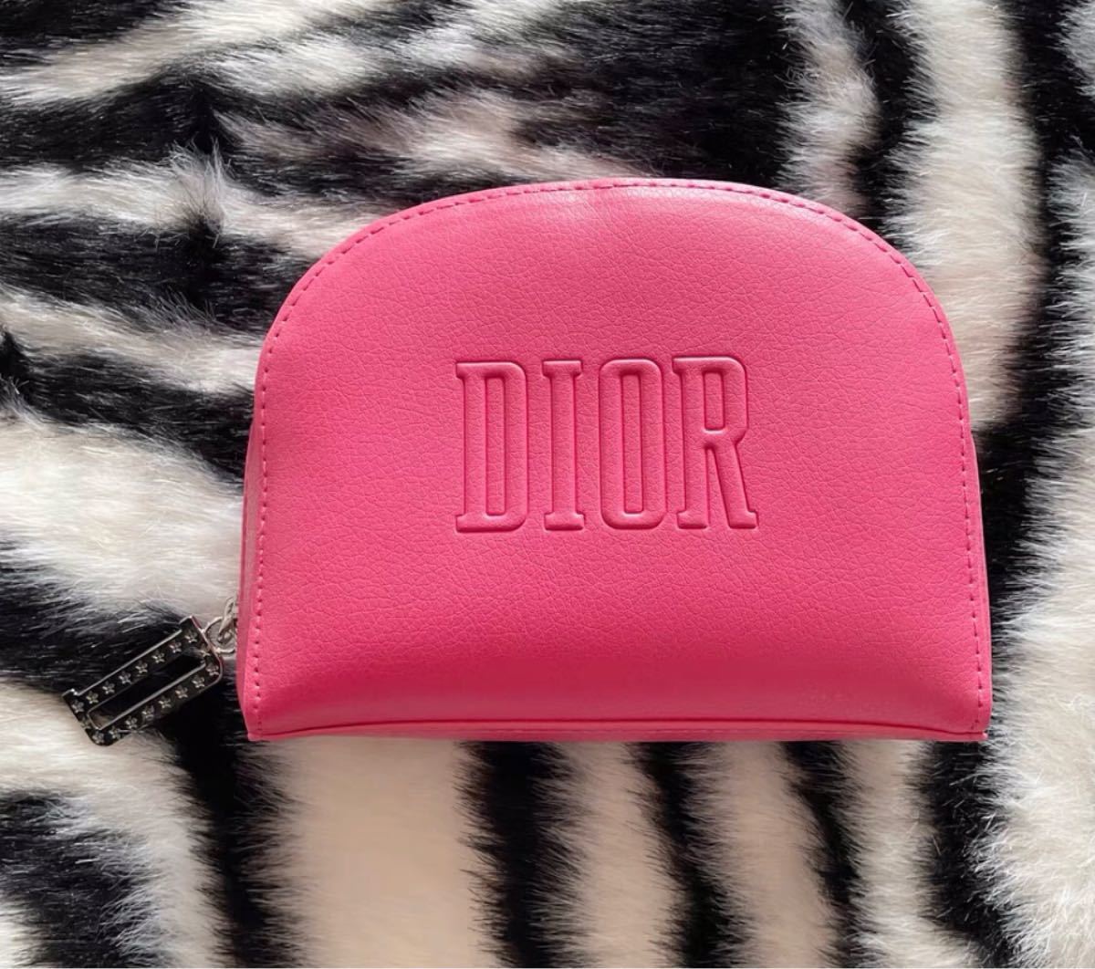 dior  ノベルティポーチ　汚れにくく可愛いピンク色　使いやすい大きめサイズ　