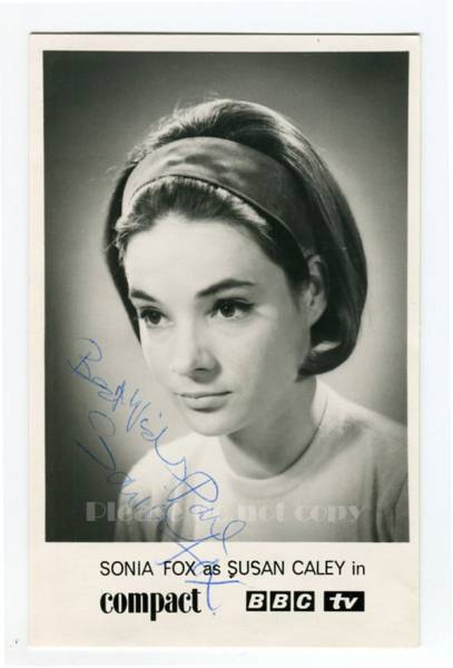 1962年BBC　TVシリーズCompact　1974年　謎の円盤UFO 出演　Carol Roper Sonia Fox ソニア・フォックス 直筆サイン プロモーションカード