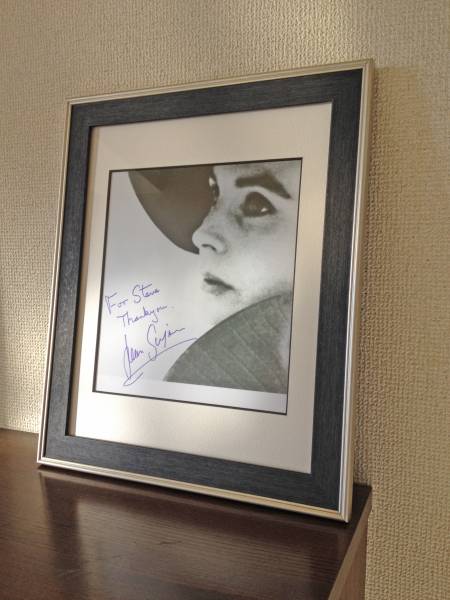  Gene * Symons Jean Simmons autograph sa Info to exclusive use mat . frame ending 