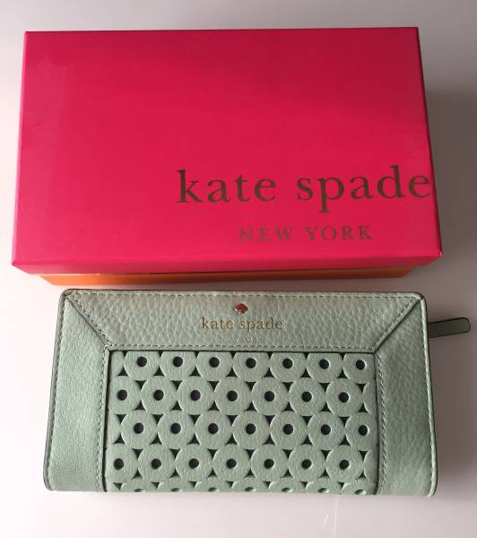 ケイトスペード☆淡いグリーンの長財布1ヶ月使用の美品 箱付き