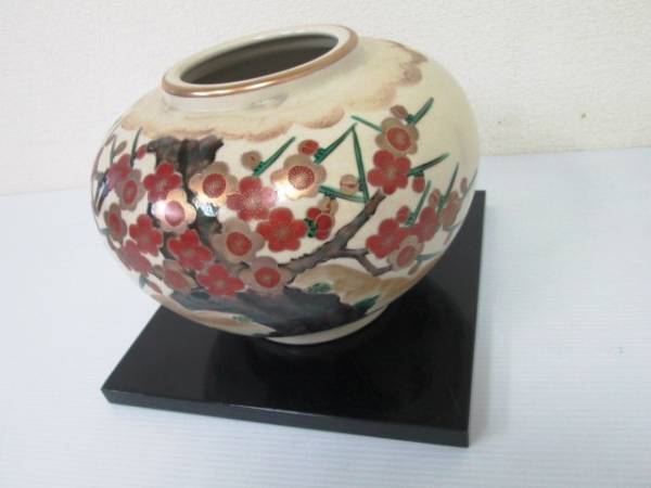 【九谷　錦園】　大きな壺　花瓶　「高さ：２０ cm」　「直径：２６ cm」　台付き　工芸品