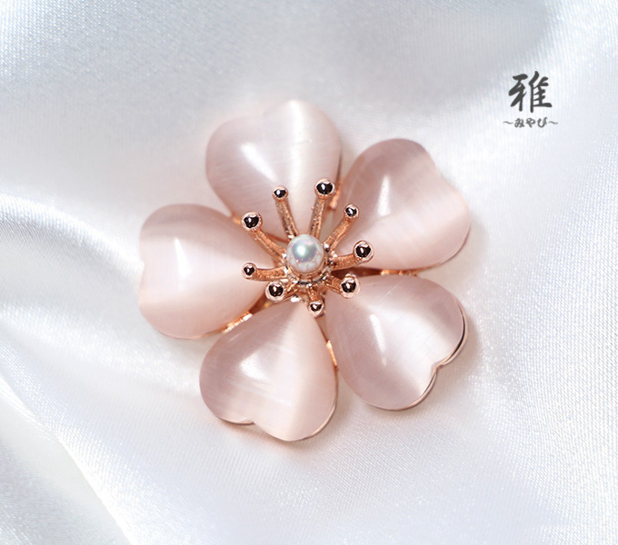 【 雅 】 キャッツアイが綺麗な一輪桜（30ミリ）にあこや本真珠 三分紐専用 帯留め_画像1
