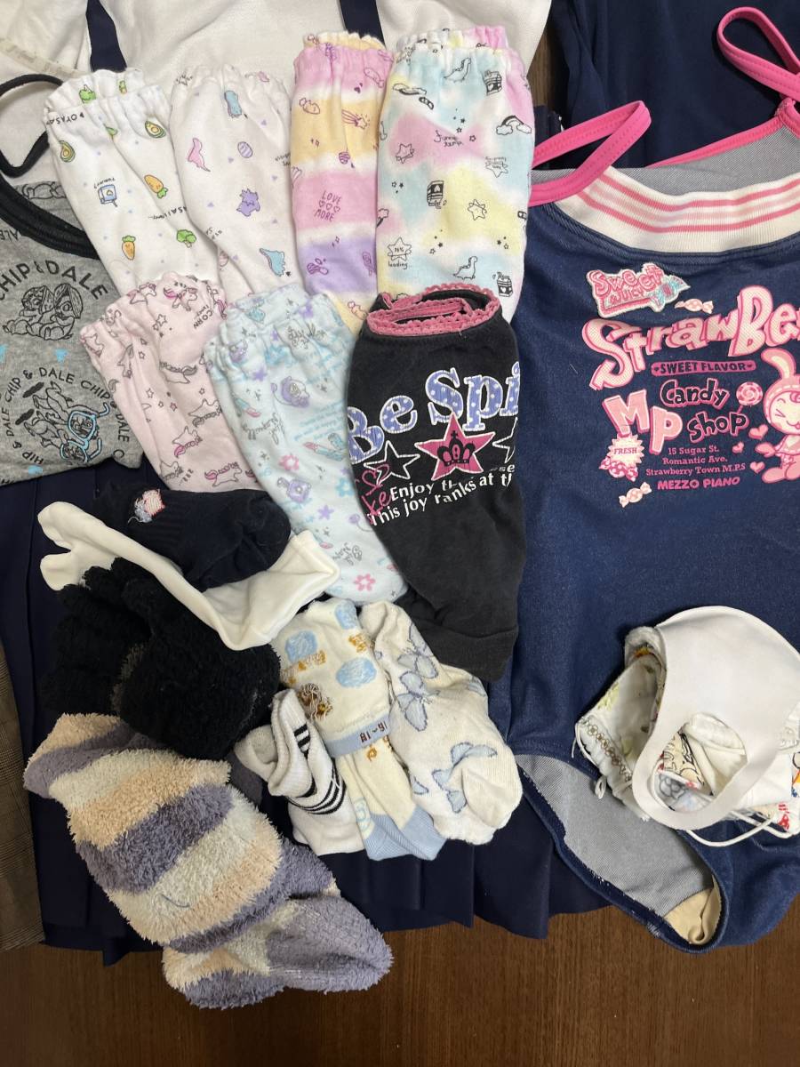 ECO♪女の子整理品　小学生♪ 140サイズ　パンツ　制服　スクール水着　靴下　訳あり　ジャンク品　タンス整理品 断捨離_画像2