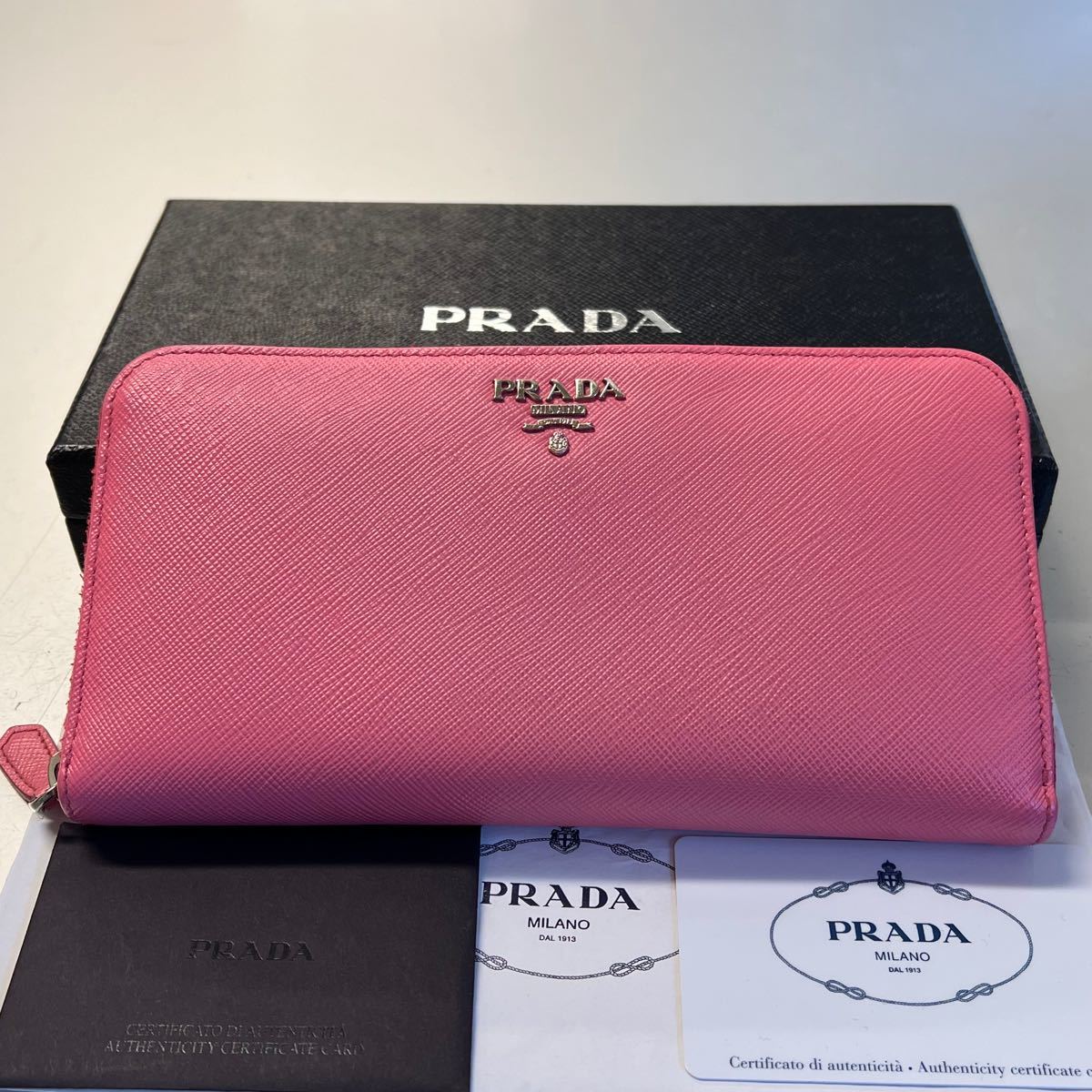 未使用に近い! プラダ PRADA 財布 長財布 サフィアーノレザー