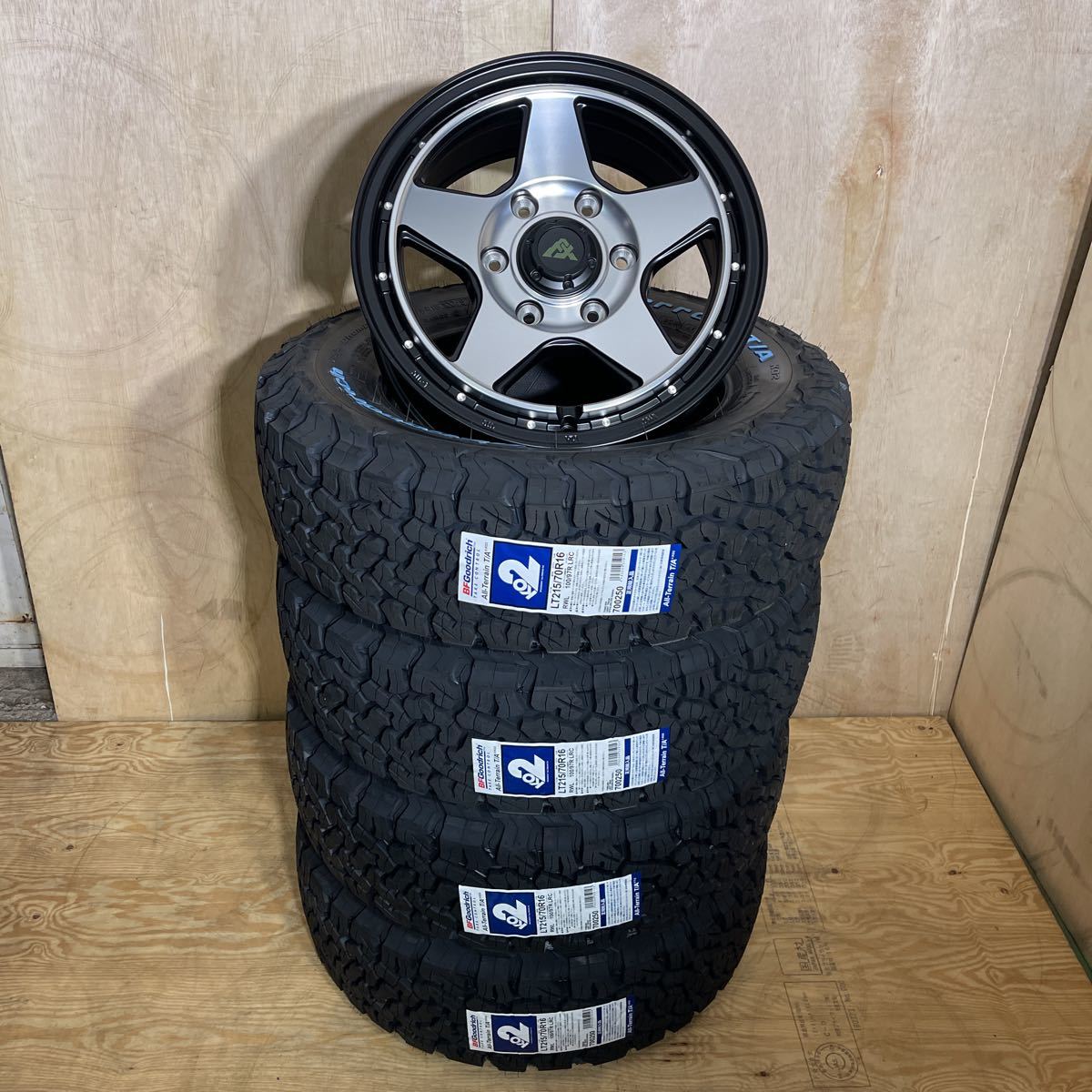 セール特価 FENICE XC5◇BFグッドリッチ 215/70R16 200系ハイエース