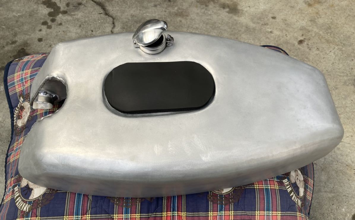 CB750 CB750K CB750FOUR アルミタンク未使用品 レーサー、カフェ CB750 CB750K CB750FOUR アルミタンク未使用品 レーサー、カフェ