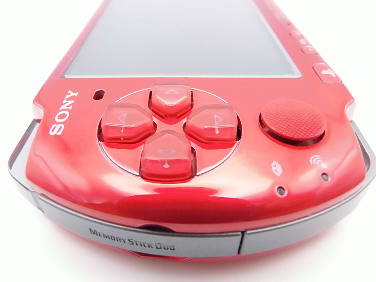 PSP-3000 レッド かなり綺麗な美品 液晶画面は、ほぼ無傷 アダプター2