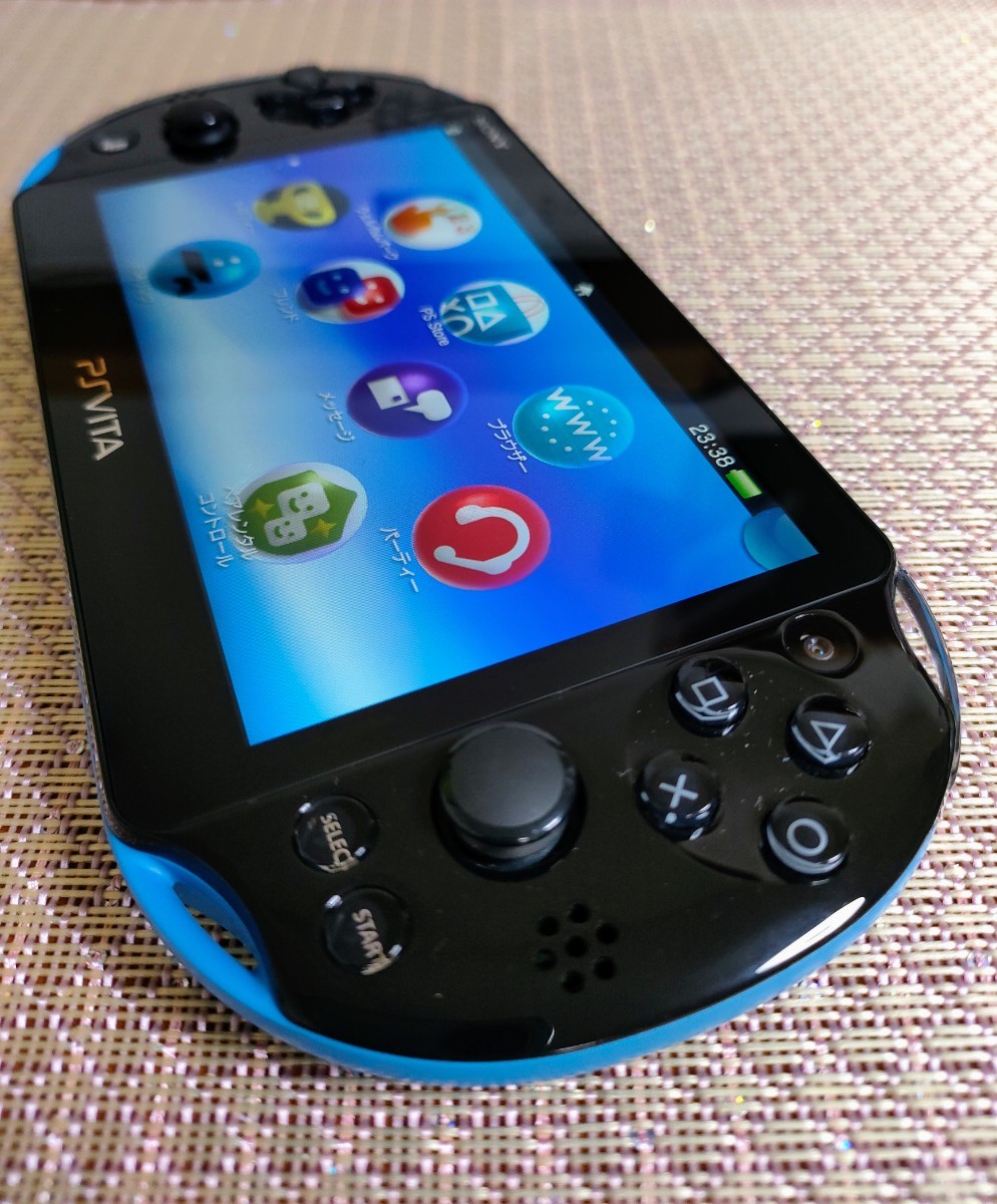 超美品！PS Vita PCH-2000 Wi-Fiモデル  32GBメモカ＋ポーチ付き