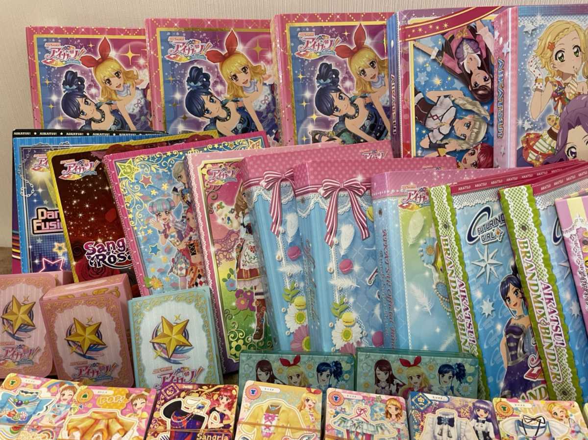 アイカツ☆バインダー18個、カードケース、カード大量5000枚以上 アイカツ☆バインダー18個、カードケース、カード大量5000枚以上