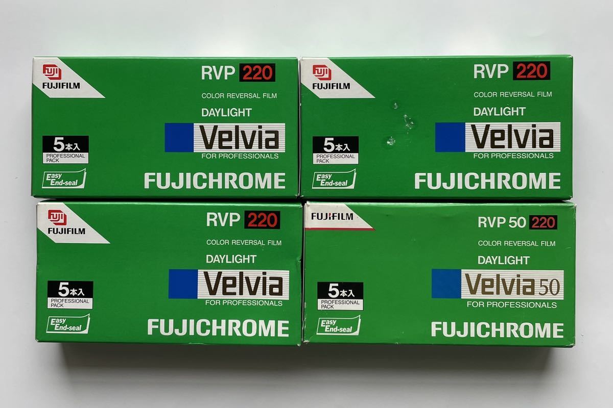 FUJIFILM リバーサルフィルム ISO感度50Velvia220サイズ期限切れ_画像1