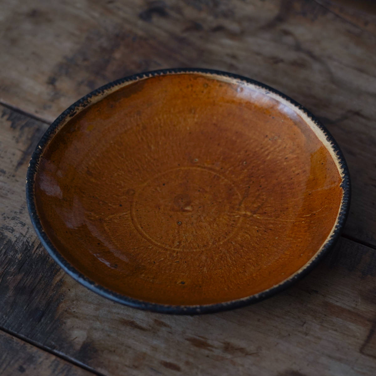 19世紀 アメリカ 大らかな無地のレッドウェア皿 プレート 