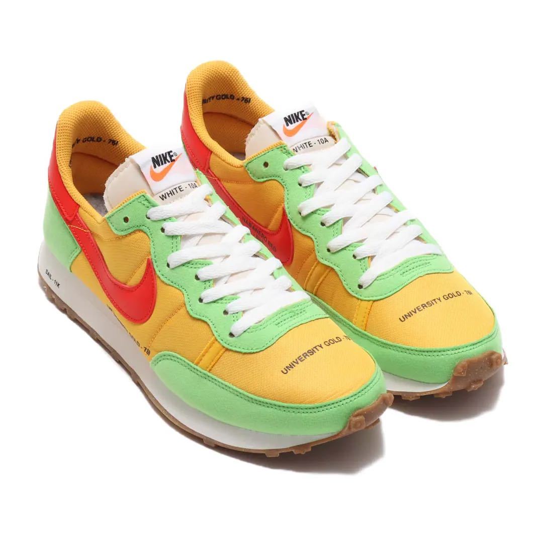 人気絶頂 NIKE シューレースの穴をジグザグにしてフィット性を高める