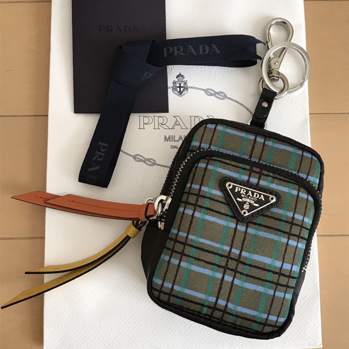 新品未使用 PRADA プラダ 可愛いチェック キーポーチ バッグチャーム