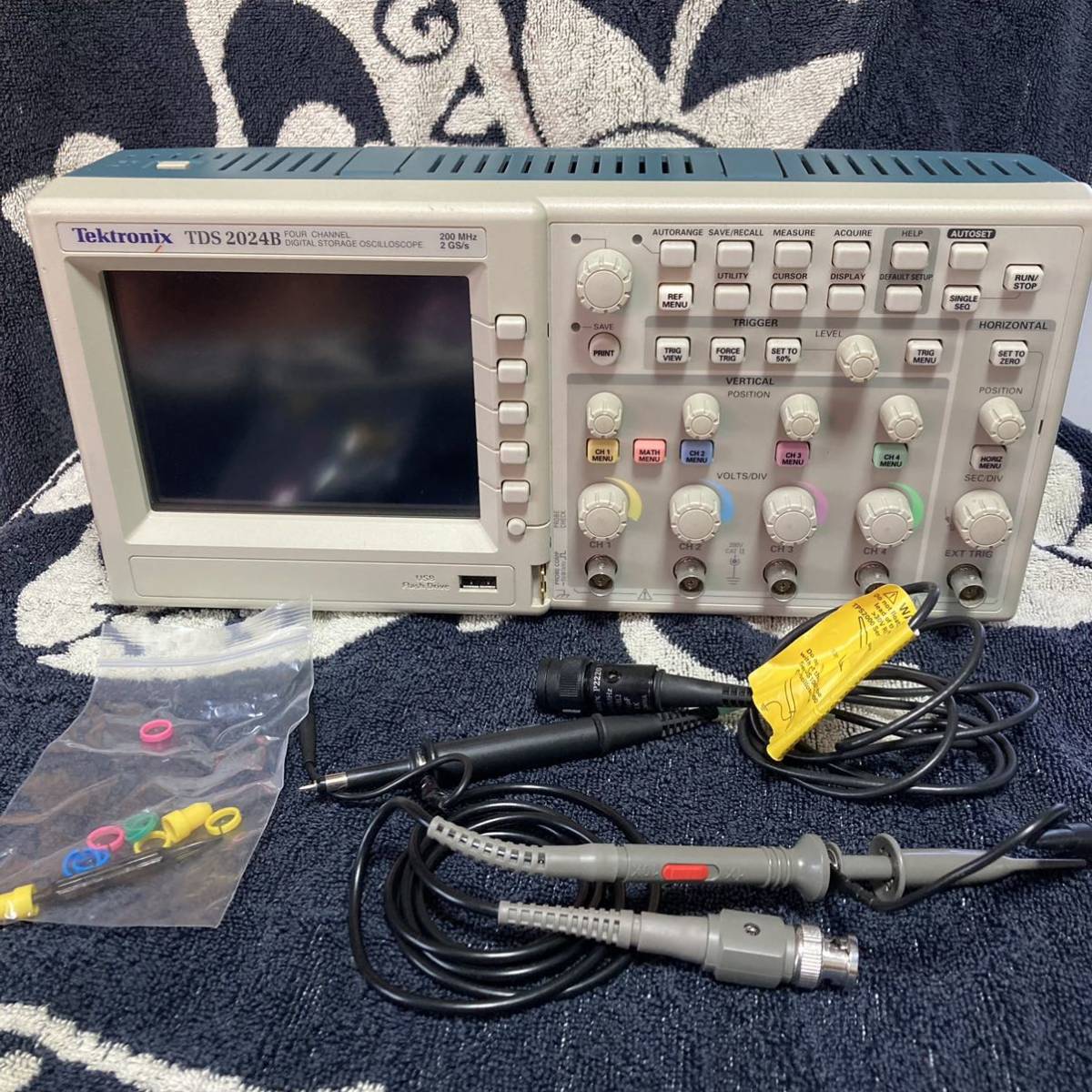 TEKTRONIXオシロスコープ TDS2024B 2GS 200mhz 電源挿入回数1374回 www