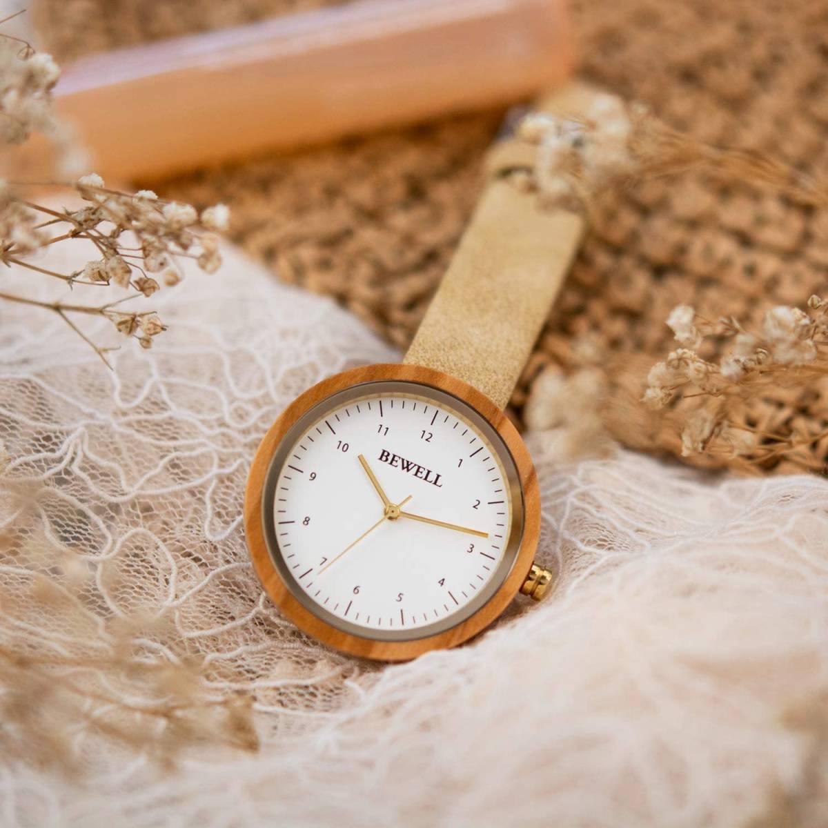 モダンな 木製腕時計 ベージュ レディース 軽量 クオーツ 革ベルト カジュアル シンプル おしゃれ クラシック 女性 腕時計 ウッド ウォッチ_画像3