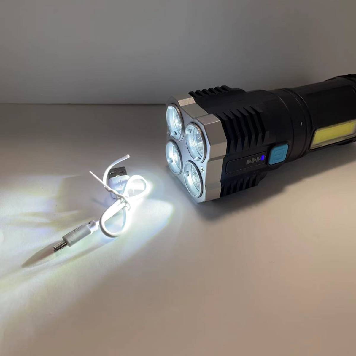 懐中電灯 LED超強力 USB充電 電量残量表示 防水 アウトドア 防災 停電 緊急 非常用 自転車 登山 夜釣り 夜間訓練 作業用 避難対策