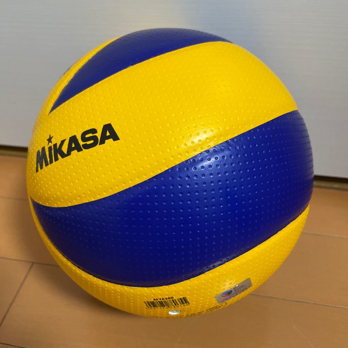 美品 ミカサ バレーボール 5号球 MVA300 検定球 高校・一般向き 美品 ミカサ バレーボール 5号球 MVA300 検定球 高校・一般向き