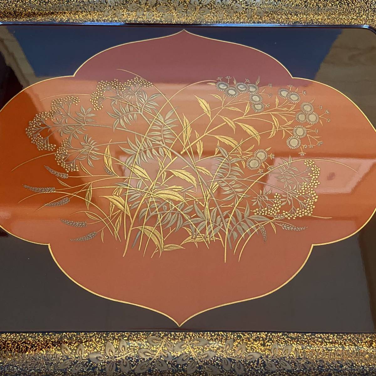 保存版】 漆工芸の名工 吉田醇一郎 秋草香炉盆 共箱 kids-nurie.com