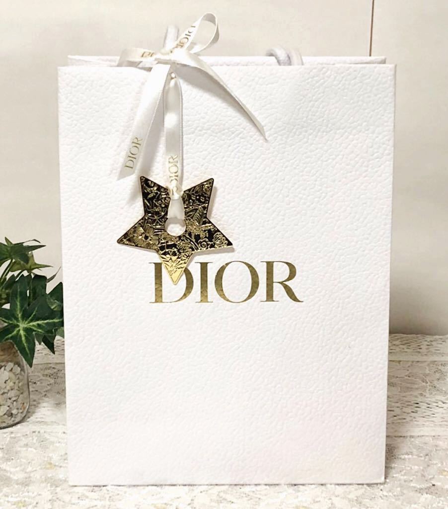 クリスチャン・ディオール「Christian Dior」スターチャーム付き クリスチャン・ディオール「Christian Dior」スターチャーム付き