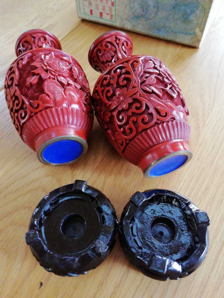 中国古玩雕漆剔紅堆朱花瓶一対台座付当時箱付牡丹花彫北京彫漆器細密