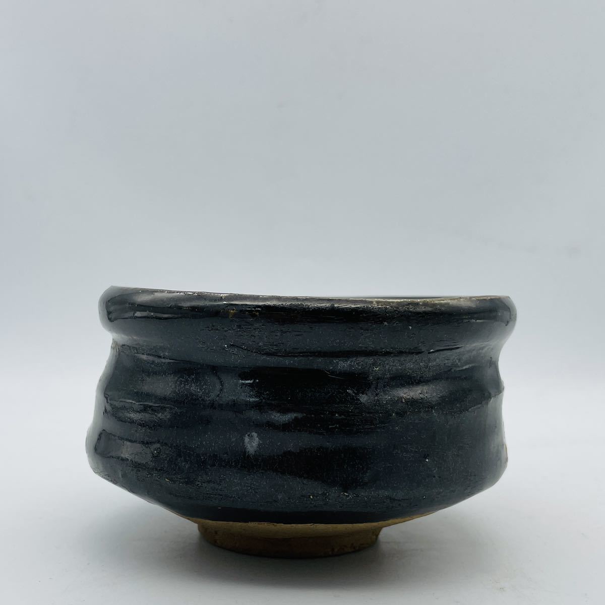 茶道具】織部焼 時代物 黒織部茶碗 仕覆・桐箱付き(検:美濃焼 茶道具】織部焼 時代物 黒織部茶碗 仕覆・桐箱付き(検:美濃焼