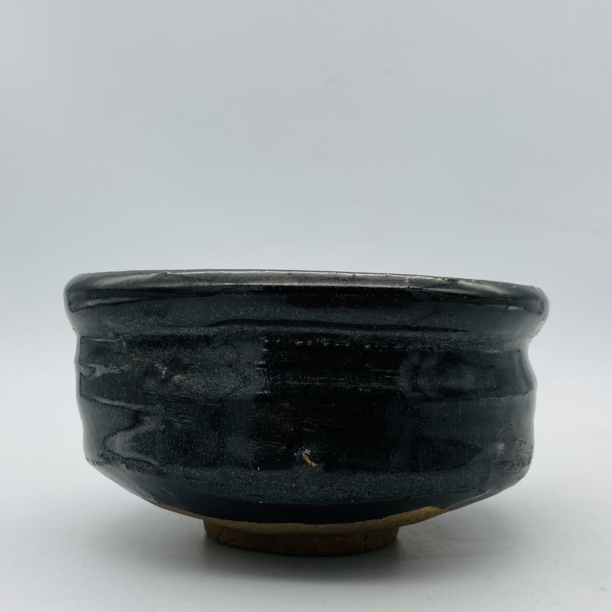 茶道具】織部焼 時代物 黒織部茶碗 仕覆・桐箱付き(検:美濃焼 茶道具】織部焼 時代物 黒織部茶碗 仕覆・桐箱付き(検:美濃焼