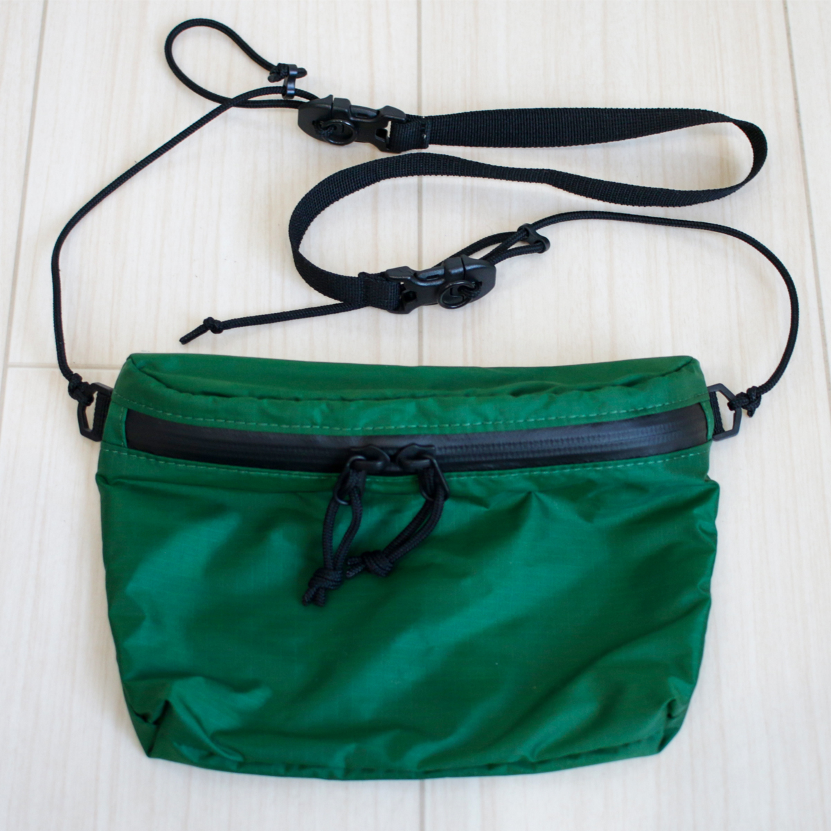 UNIQLO/ Uniqlo [ light weight fa knee bag / shoulder bag / green / green / lip Stop nylon ].. packet post anonymity delivery 