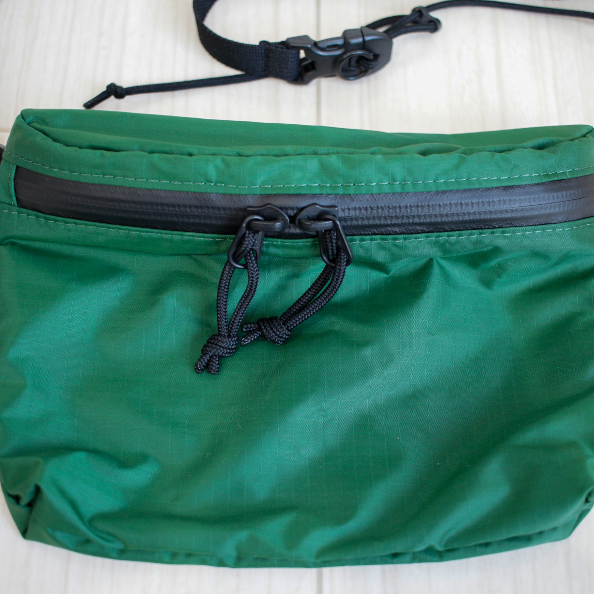 UNIQLO/ Uniqlo [ light weight fa knee bag / shoulder bag / green / green / lip Stop nylon ].. packet post anonymity delivery 