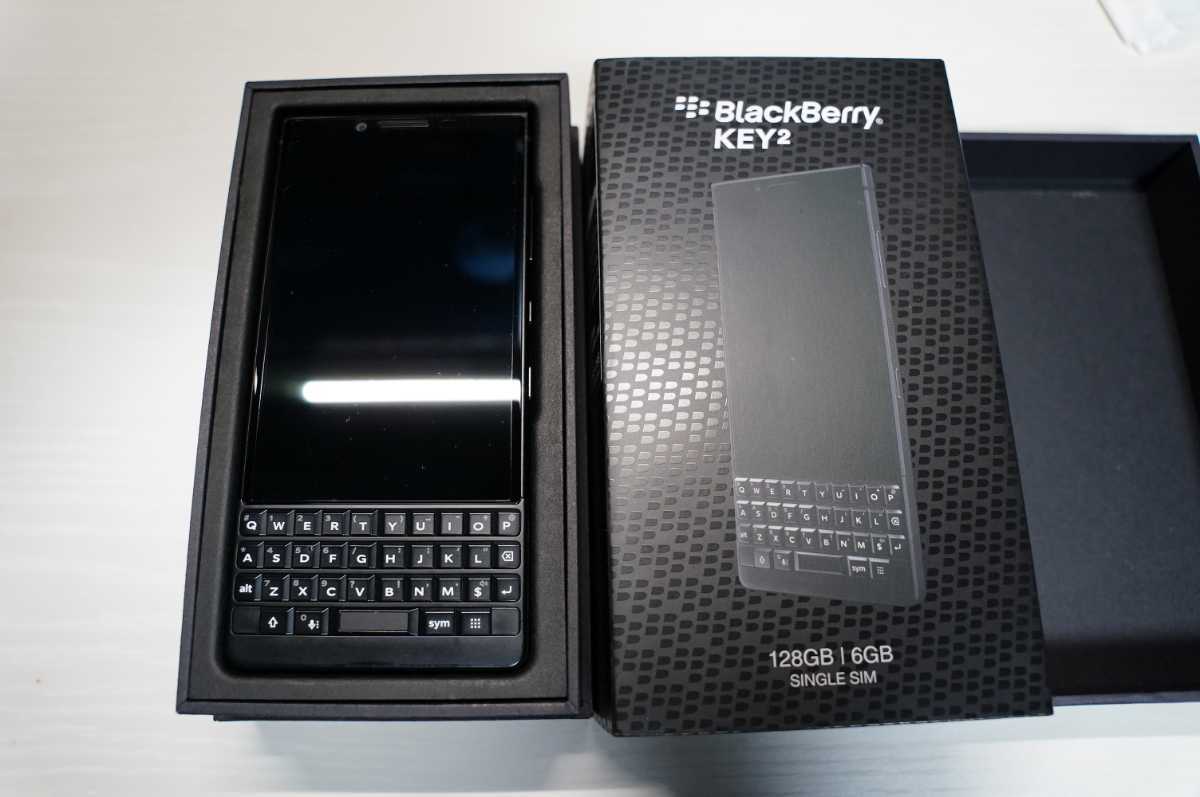 美品】Blackberry key2 BBF 100-9 SIMフリースマートフォン 付属品完備
