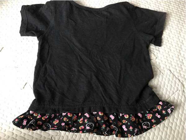 即決★ハローキティ★サンリオ★半袖Tシャツ★サイズ95★花柄フリルがかわいい★_画像2