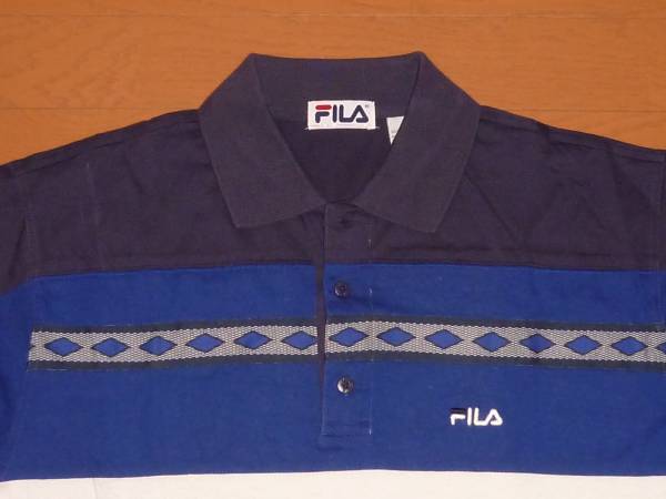FILA　メンズ半袖ポロシャツ　M　紺・ブルー・白_胸元の拡大写真