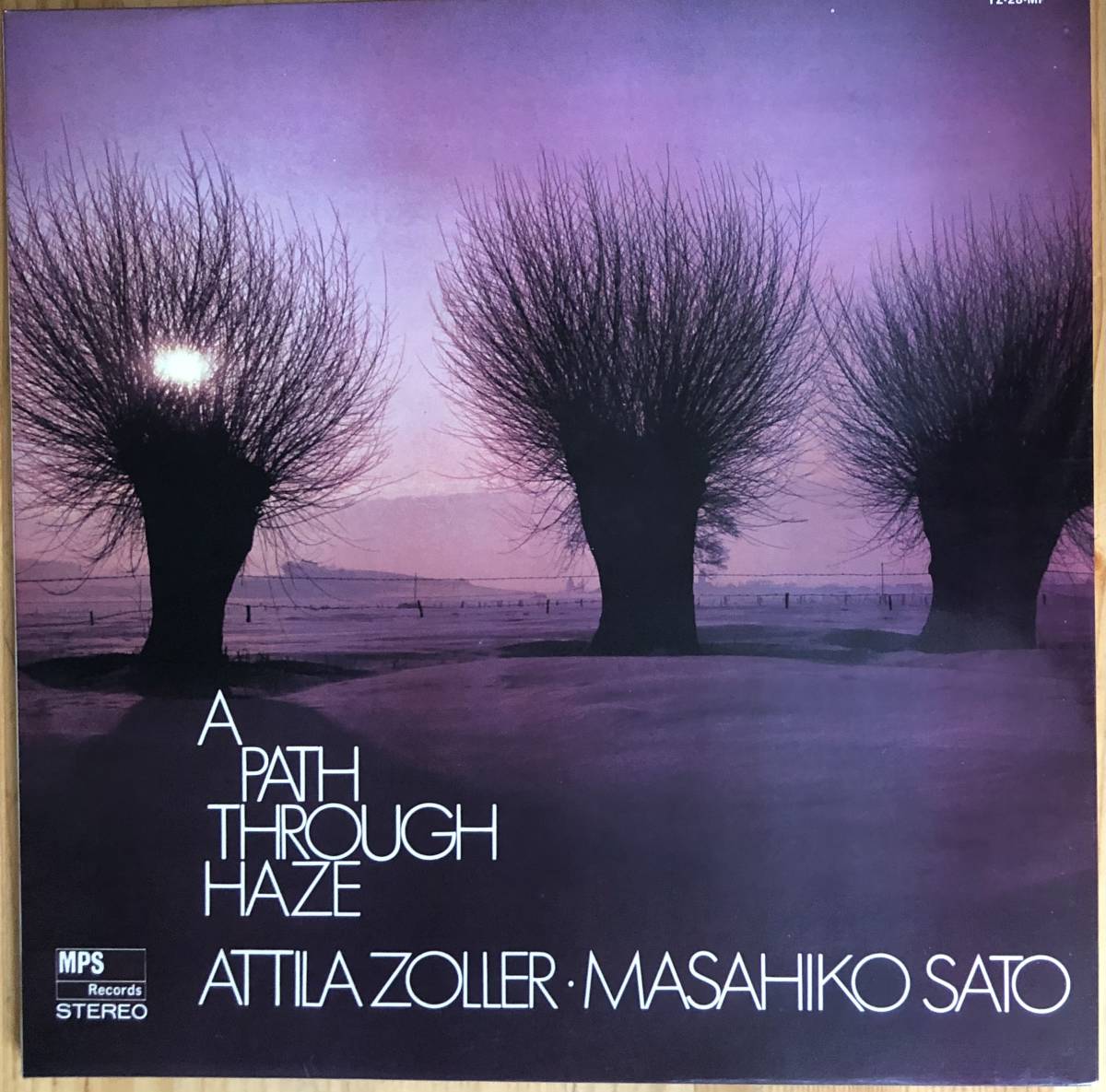 美盤 見本盤 佐藤允彦とアッティラ・ゾラー ATTILA ZOLLER + MASAHIKO SATO / 会遇 A PATH THROUGH HAZE LP レコード_画像1