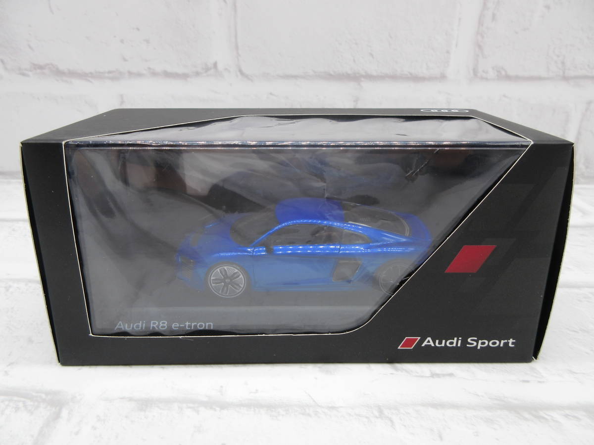 ミニカー　1/43　アウディ　Audi　R8 e-tron　マグネチックブルー　ディーラー正規品　モデルカー_画像1