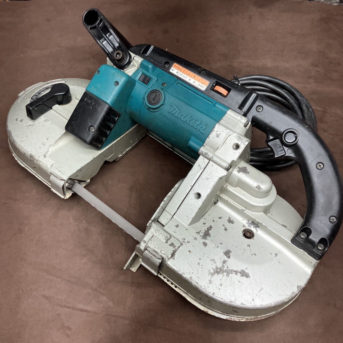 ♪送料無料♪良品♪ makita/マキタ ポータブルバンドソー 2107F 刃は