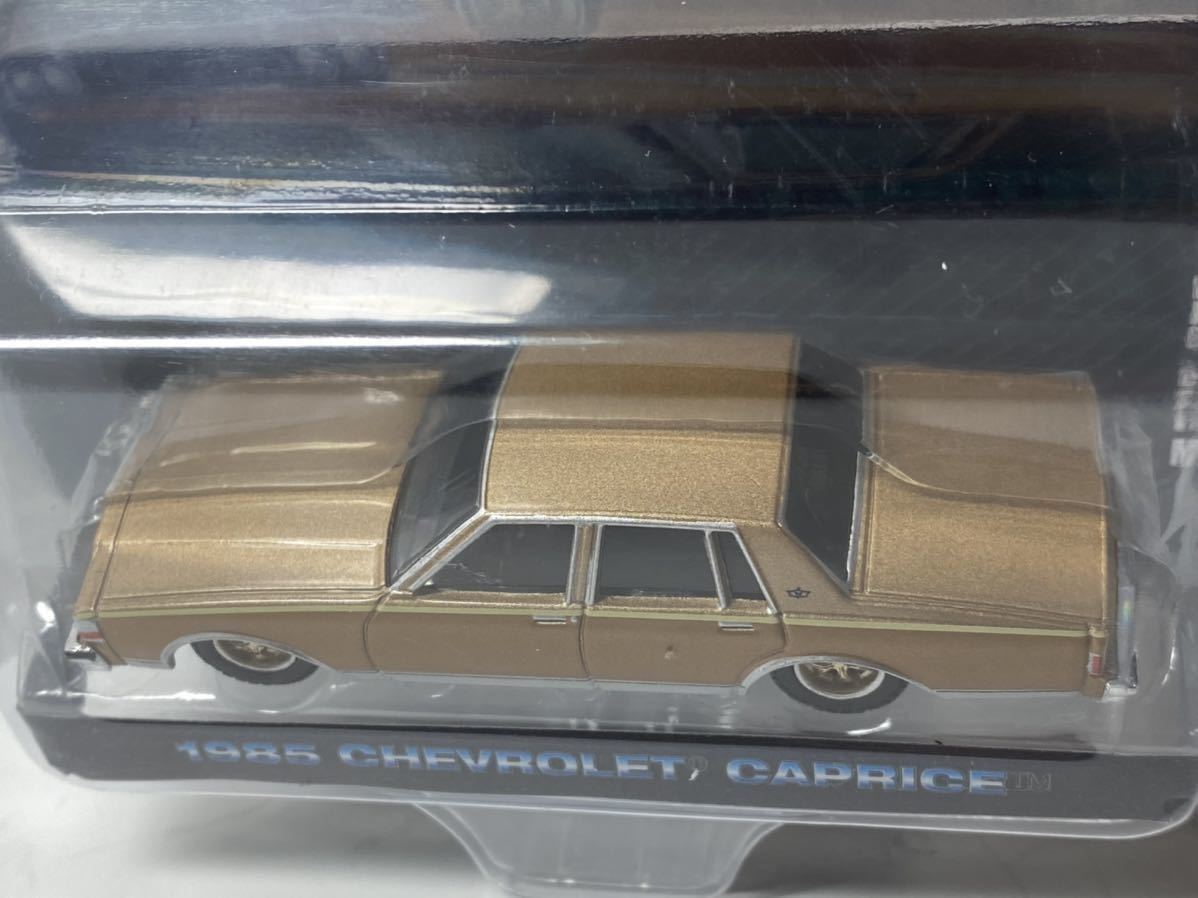 グリーンライト 1/64 1985 シボレー カプリス カルフォルニア ローライダー Greenlight 1/64 1985 Chevrolet Caprice Lowrider Custom Gold_画像5