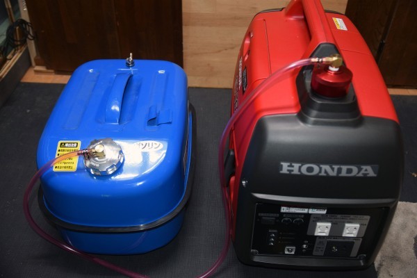 3-Honda EU9i　EU16i　EU18i　自動給油　各社携行缶に対応可能　アルミキャップ　限定黒使用　ゴムホース_画像3