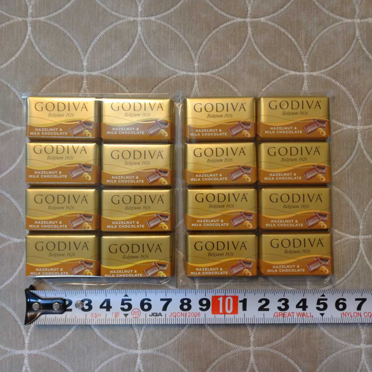 ゴディバ チョコレート ヘーゼルナッツ 16枚 ナポリタン_画像1