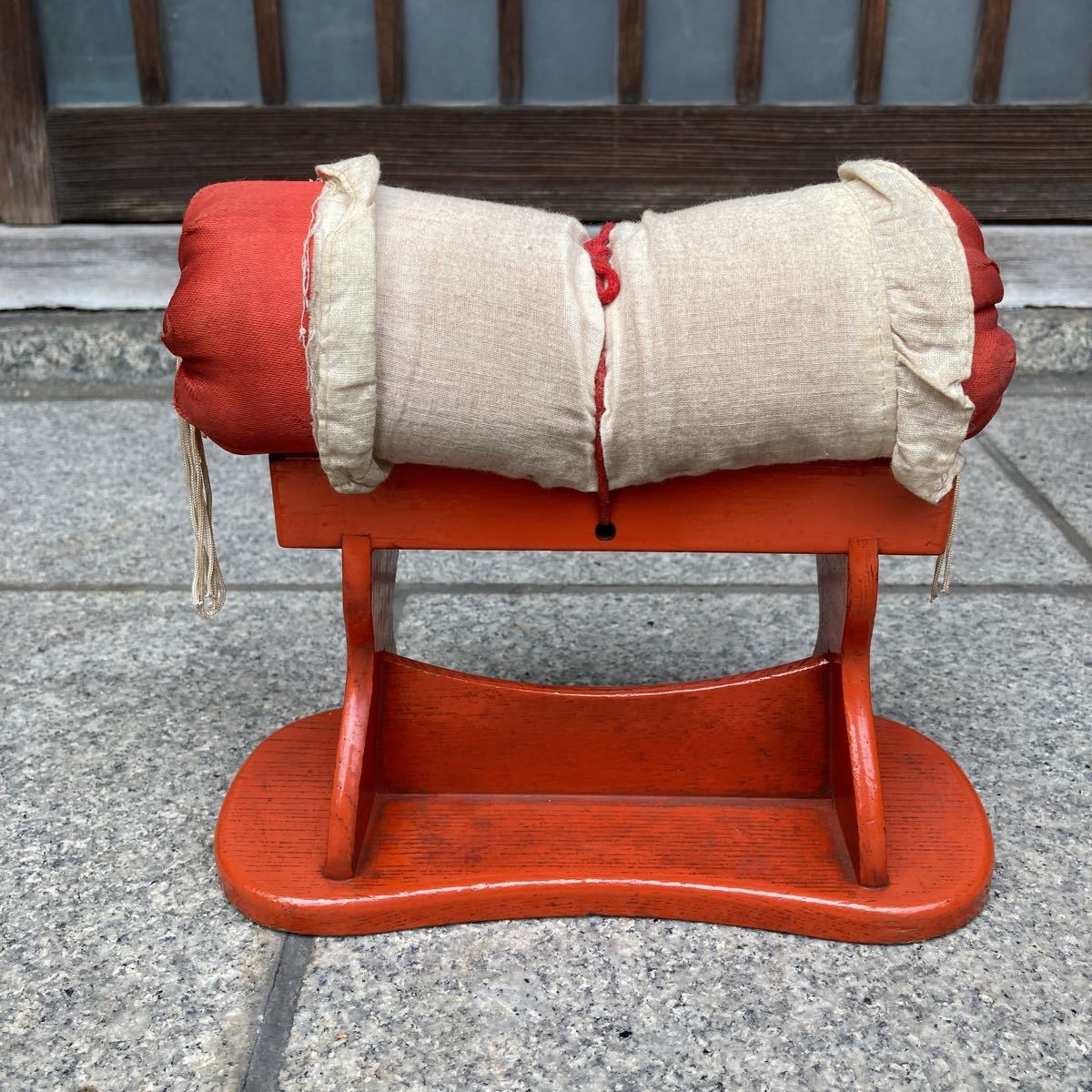 Yahoo!オークション - 枕 高枕 括り枕 塗り 朱色 当時物 和雑貨 Yahoo!オークション - 枕 高枕 括り枕 塗り 朱色 当時物 和雑貨